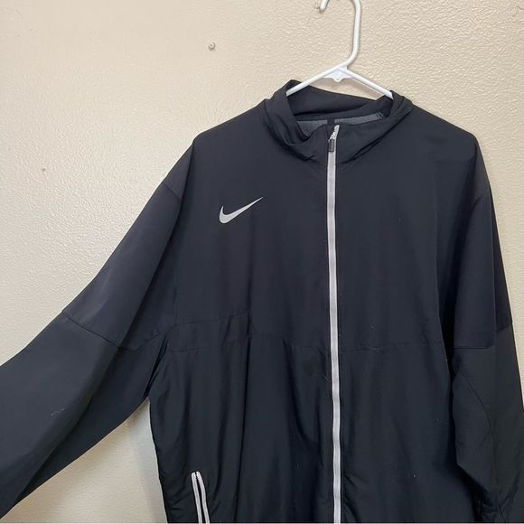 Nike Black Performance Jacket - Picture 2 of 5